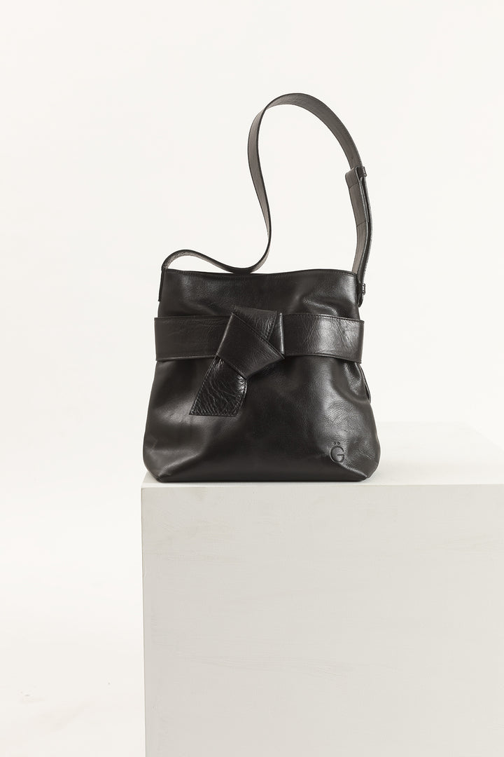 Hand Matters. Black leather purse. Exquisite leather from Argentina