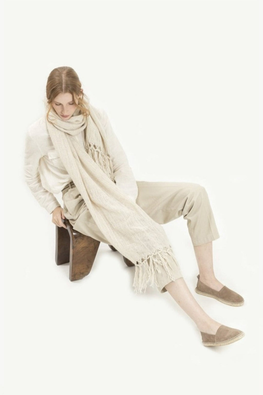 Hand Matters. Total white look with llama shawl scarf