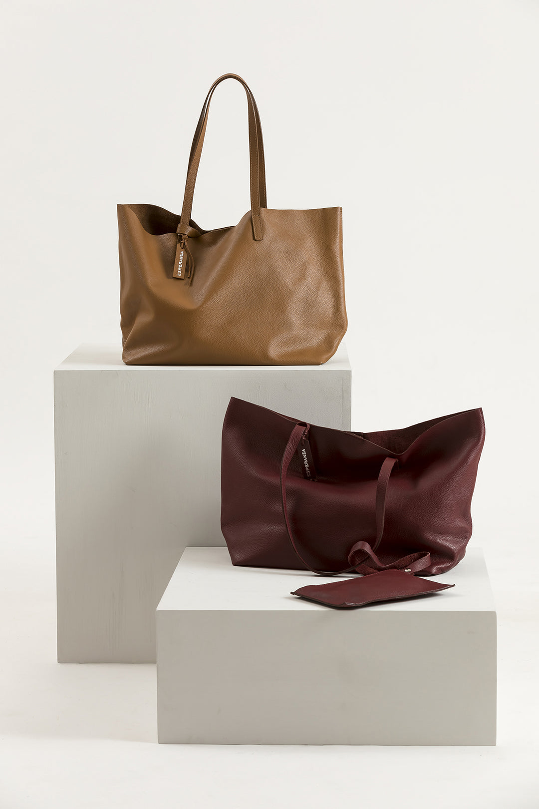 Hand Matters. Brown and bordeaux leather purse