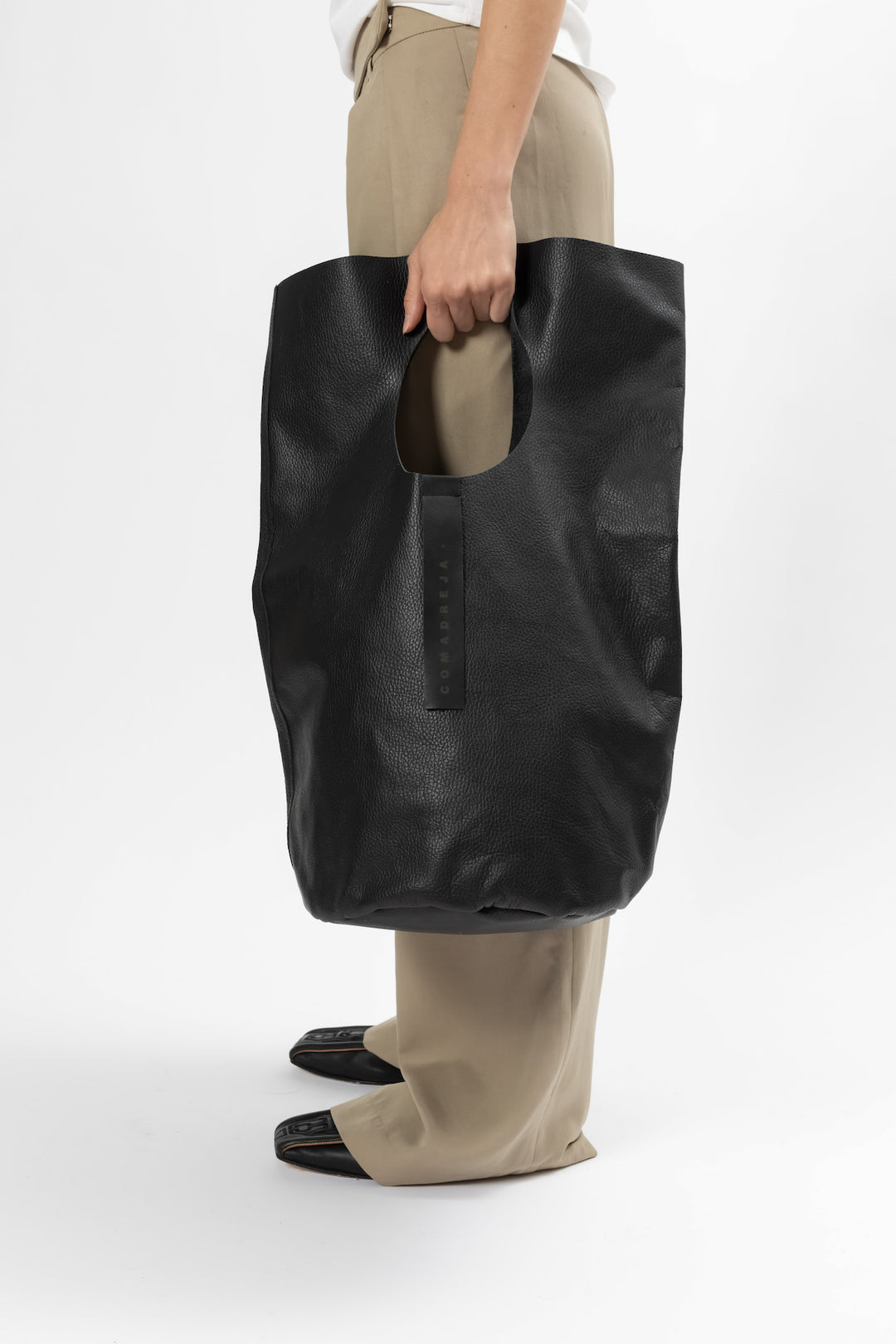 Hand Matters. Large black leather Bag